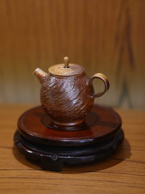 Handcrafted Zen Clay Teapot with Textured Earth Finish – Authentic Chinese Artisan Ceramic Teaware for Gongfu Tea & Tea Ceremonies