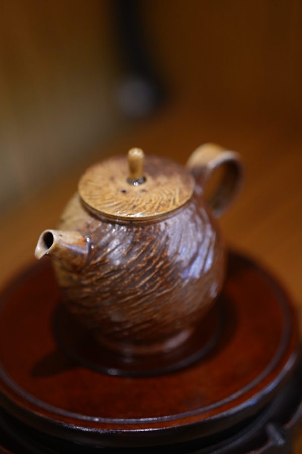 Handcrafted Zen Clay Teapot with Textured Earth Finish – Authentic Chinese Artisan Ceramic Teaware for Gongfu Tea & Tea Ceremonies